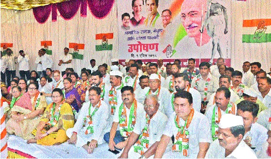BJP's use of caste politics, Sanglii criticism of Vishwajit Kadam: Congress fasting | जातीपातीच्या राजकारणाचा भाजपकडून वापर , विश्वजित कदम यांची सांगलीत टीका : काँग्रेसचे उपोषण BJP's use of caste politics, Sanglii criticism of Vishwajit Kadam: Congress fasting | जातीपातीच्या राजकारणाचा भाजपकडून वापर , विश्वजित कदम यांची सांगलीत टीका : काँग्रेसचे उपोषण