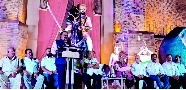  Three-thirteen of the history of the production of instant historical films | झटपट ऐतिहासिक चित्रपटांच्या निर्मितीने इतिहासाचे तीन-तेरा