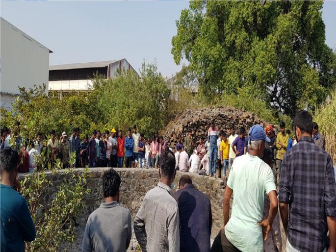 Suicide of a married woman in Vita, jumping into a well taken with two Children | विट्यात विवाहितेची आत्महत्या, दोन चिमुरड्यासह घेतली विहिरीत उडी Suicide of a married woman in Vita, jumping into a well taken with two Children | विट्यात विवाहितेची आत्महत्या, दोन चिमुरड्यासह घेतली विहिरीत उडी