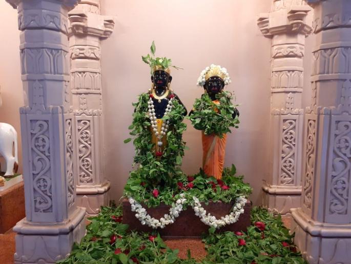 Empty the Vitthal temple in the city; The temple system worshiped idols | शहरातील विठ्ठल मंदिरात शुकशुकाट; मंदिर व्यवस्थापनाने मूर्ती पूजन केले Empty the Vitthal temple in the city; The temple system worshiped idols | शहरातील विठ्ठल मंदिरात शुकशुकाट; मंदिर व्यवस्थापनाने मूर्ती पूजन केले