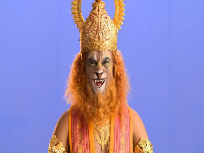 After six hours of hard work, Narasimha was transformed! | सहा तासांच्या अथक मेहनतीनंतर साकारण्यात आलं नरसिंहाचे रुप ! After six hours of hard work, Narasimha was transformed! | सहा तासांच्या अथक मेहनतीनंतर साकारण्यात आलं नरसिंहाचे रुप !