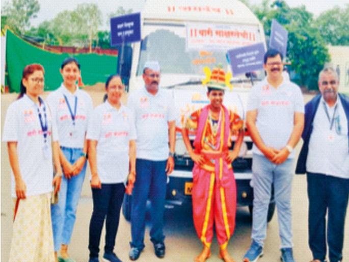 On the way to Pandhari, you will get the 'gift of literacy'; Registration of illiterates and lessons as soon as they come to the village  | पंढरीच्या वाटेत मिळणार ‘साक्षरतेचा प्रसाद’; निरक्षरांची नोंदणी करून गावी येताच धडे  On the way to Pandhari, you will get the 'gift of literacy'; Registration of illiterates and lessons as soon as they come to the village  | पंढरीच्या वाटेत मिळणार ‘साक्षरतेचा प्रसाद’; निरक्षरांची नोंदणी करून गावी येताच धडे