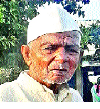  Four-and-eight-year-old social worker's client awakens | चौऱ्याऐंशी वर्षांच्या समाजसेवकाची ग्राहक जागरणासाठी पायपीट