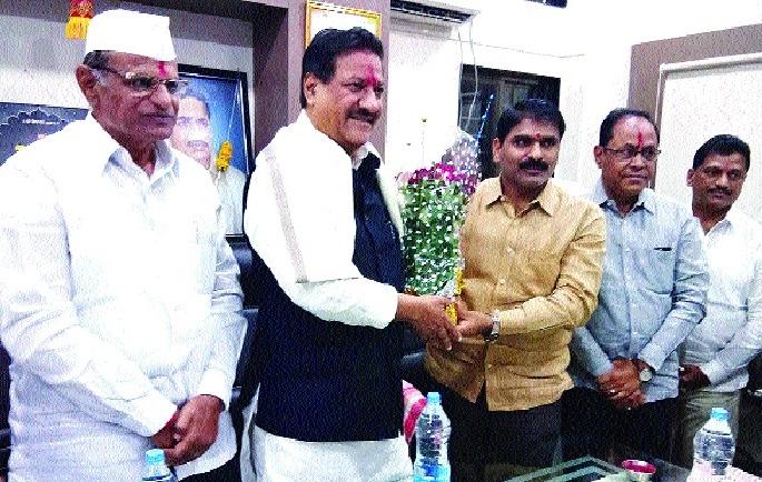  Prithviraj Babbar experienced a grouping ... | पृथ्वीराजबाबांनी अनुभवली गटबाजी...विटा नगरपालिकेत खलबते