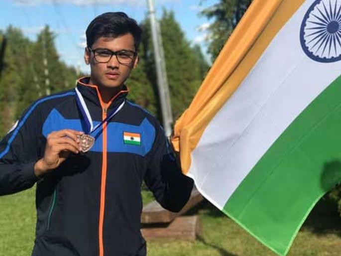 Young shooter Vivaan Kapoor won bronze, other Indian failures | युवा नेमबाज विवान कपूरने पटकावले कांस्य, अन्य भारतीय अपयशी Young shooter Vivaan Kapoor won bronze, other Indian failures | युवा नेमबाज विवान कपूरने पटकावले कांस्य, अन्य भारतीय अपयशी