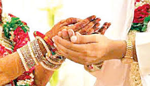 Exclusion when bringing alcohol to a wedding ceremony | विवाह सोहळ्यात दारू आणल्यास बहिष्कार Exclusion when bringing alcohol to a wedding ceremony | विवाह सोहळ्यात दारू आणल्यास बहिष्कार