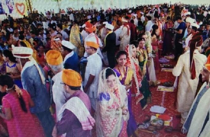 Corruption of West Maharashtra Devasthan Samiti in community marriage ceremony | अंबाबाईच्या तिजोरीवर डल्ला : सामुदायिक विवाहावर उधळपट्टी, कार्यक्रम पक्षाकडून 'हायजॅक' Corruption of West Maharashtra Devasthan Samiti in community marriage ceremony | अंबाबाईच्या तिजोरीवर डल्ला : सामुदायिक विवाहावर उधळपट्टी, कार्यक्रम पक्षाकडून 'हायजॅक'
