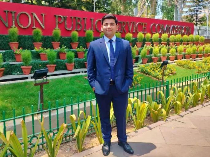 Vivek Kumar gupta father runs mobile recharge shop got 20th rank in upsc epfo exam | करून दाखवलं! वडिलांचं मोबाईल रिचार्जचं दुकान; मुलगा झाला EPFO मध्ये कमिश्नर Vivek Kumar gupta father runs mobile recharge shop got 20th rank in upsc epfo exam | करून दाखवलं! वडिलांचं मोबाईल रिचार्जचं दुकान; मुलगा झाला EPFO मध्ये कमिश्नर
