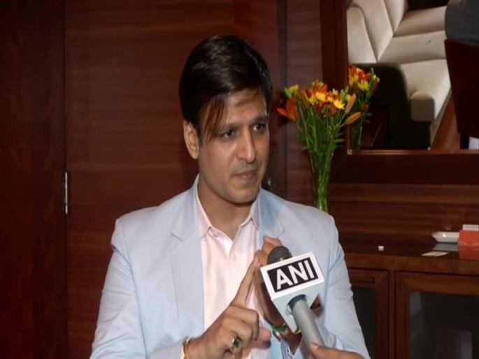 Apologise For What Vivek Oberois Response To Aishwarya Rai Meme Row ncw sends legal notice | मी चुकलोच नाही, विवेक ओबेरॉय 'त्या' ट्विटवर ठाम; बॉलिवूडचं शरसंधान Apologise For What Vivek Oberois Response To Aishwarya Rai Meme Row ncw sends legal notice | मी चुकलोच नाही, विवेक ओबेरॉय 'त्या' ट्विटवर ठाम; बॉलिवूडचं शरसंधान