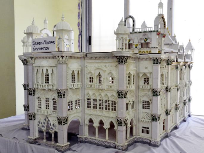 Solapur architectural designer ready for four months to complete replicas! | सोलापूरची आर्किटेक्चर पोरं लय भारीऽऽ चार महिने राबून केली प्रतिकृतींची तयारी ! Solapur architectural designer ready for four months to complete replicas! | सोलापूरची आर्किटेक्चर पोरं लय भारीऽऽ चार महिने राबून केली प्रतिकृतींची तयारी !