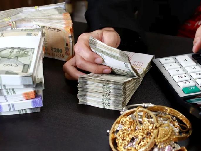 The rich will invest in gold; Good returns given, likely to go up to 70 thousand by next Diwali | सोन्याची गुंतवणूक करणार श्रीमंत; दिले उत्तम रिटर्न, पुढच्या दिवाळीपर्यंत ७० हजारांवर जाण्याची शक्यता The rich will invest in gold; Good returns given, likely to go up to 70 thousand by next Diwali | सोन्याची गुंतवणूक करणार श्रीमंत; दिले उत्तम रिटर्न, पुढच्या दिवाळीपर्यंत ७० हजारांवर जाण्याची शक्यता