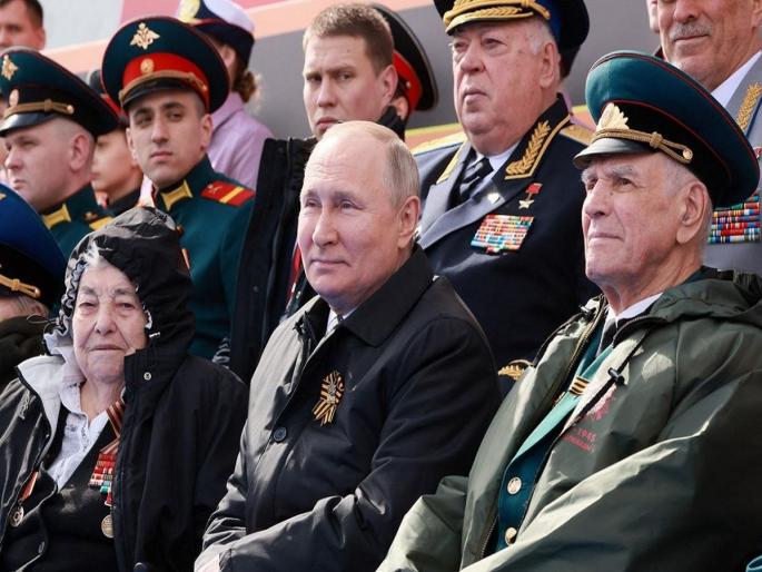 Russia Ukraine War: The war against Ukraine continues, Putin's big statement on the occasion of 'Victory Day', said ... | Russia Ukraine War: युक्रेनविरुद्धचं युद्ध सुरूच, ‘व्हिक्ट्री डे’निमित्त शक्तिप्रदर्शन करत पुतीन यांचं मोठं विधान, म्हणाले...