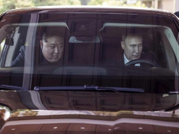 Putin's supercar aurus senat Holds a speed of 100 KM per hour in 6 seconds; Even bombs and bullets have no effect | पुतिन यांची सुपरकार...! ६ सेकंदांत गाठते १०० किमी वेग; बॉम्ब आणि बुलेटचाही होत नाही परिणाम Putin's supercar aurus senat Holds a speed of 100 KM per hour in 6 seconds; Even bombs and bullets have no effect | पुतिन यांची सुपरकार...! ६ सेकंदांत गाठते १०० किमी वेग; बॉम्ब आणि बुलेटचाही होत नाही परिणाम