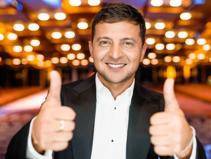 Ukraine's power goes into the hands of comedians | युक्रेनची सत्ता जाणार विनोदी नटाच्या हाती Ukraine's power goes into the hands of comedians | युक्रेनची सत्ता जाणार विनोदी नटाच्या हाती