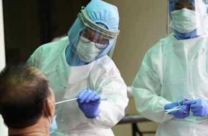 171 employees in nine departments affected by corona in Buldhana District | नऊ विभागातील १७१ कर्मचाऱ्यांना कोरोनाची बाधा 171 employees in nine departments affected by corona in Buldhana District | नऊ विभागातील १७१ कर्मचाऱ्यांना कोरोनाची बाधा