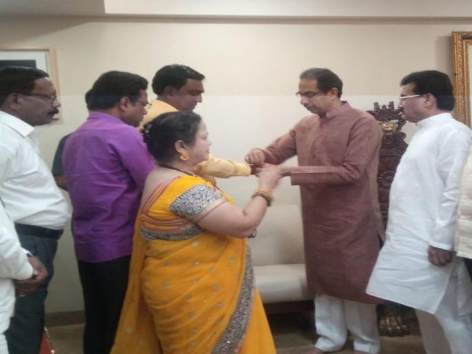 MNS leader vijay lipare who clesed to bala nandgavkar join shivsena | बाळा नांदगावकरांच्या निकटवर्तीयाची मनसेला सोडचिठ्ठी, बांधलं 'शिवबंधन' MNS leader vijay lipare who clesed to bala nandgavkar join shivsena | बाळा नांदगावकरांच्या निकटवर्तीयाची मनसेला सोडचिठ्ठी, बांधलं 'शिवबंधन'