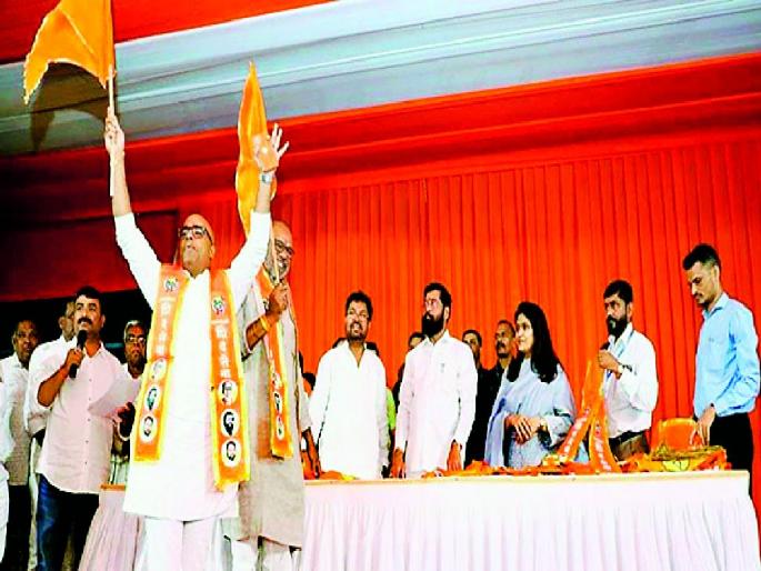 Shiv Sainik Ashok Shinde return in the party shock to BJP-Congress | शिवसैनिकांच्या घरवापसीने भाजप-काँग्रेसला धक्का; माजी मंत्र्याचा शिंदे गटासोबत घरोबा Shiv Sainik Ashok Shinde return in the party shock to BJP-Congress | शिवसैनिकांच्या घरवापसीने भाजप-काँग्रेसला धक्का; माजी मंत्र्याचा शिंदे गटासोबत घरोबा