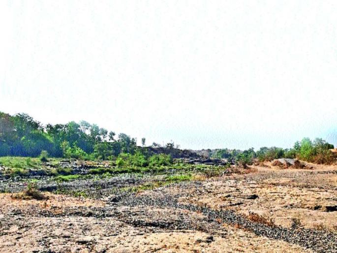 Summer shock: Bhima river bed | उन्हाचा तडाखा : भीमा नदीपात्र ठणठणीत Summer shock: Bhima river bed | उन्हाचा तडाखा : भीमा नदीपात्र ठणठणीत