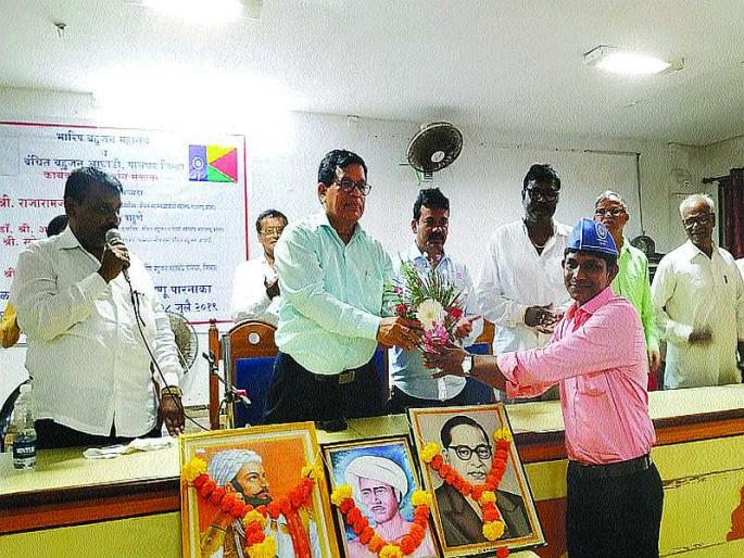 Know the problems of the masses | जनतेच्या समस्या जाणून घ्या, वंचित आघाडीच्या कार्यकर्त्यांचा मेळावा Know the problems of the masses | जनतेच्या समस्या जाणून घ्या, वंचित आघाडीच्या कार्यकर्त्यांचा मेळावा