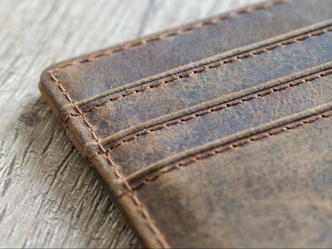 Lost purse found in river 28 years ago in salt river | २८ वर्षांपूर्वी हरवलेली पर्स नदीत सापडली; आतमध्ये अशा गोष्टी होत्या, मालकीन सापडली तेव्हा... Lost purse found in river 28 years ago in salt river | २८ वर्षांपूर्वी हरवलेली पर्स नदीत सापडली; आतमध्ये अशा गोष्टी होत्या, मालकीन सापडली तेव्हा...