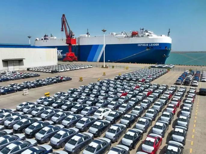 Not Maruti, not Tata at all; this company sent cars from India to 70 countries... | मारुती नाही, टाटा तर मुळीच नाही; या कंपनीने भारतातून ७० देशांना कार पाठविल्या... हे तिच करू शकते Not Maruti, not Tata at all; this company sent cars from India to 70 countries... | मारुती नाही, टाटा तर मुळीच नाही; या कंपनीने भारतातून ७० देशांना कार पाठविल्या... हे तिच करू शकते