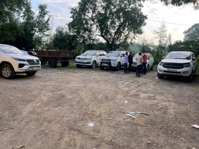 high profile gambling in Dagda Farm House; 1 Crore 81 Lakhs seized | दगडा फार्म हाऊसमधील हायप्रोफाईल जुगार अड्डा उद्धवस्थ; १ कोटी ८१ लाखांचा मुद्देमाल जप्त high profile gambling in Dagda Farm House; 1 Crore 81 Lakhs seized | दगडा फार्म हाऊसमधील हायप्रोफाईल जुगार अड्डा उद्धवस्थ; १ कोटी ८१ लाखांचा मुद्देमाल जप्त