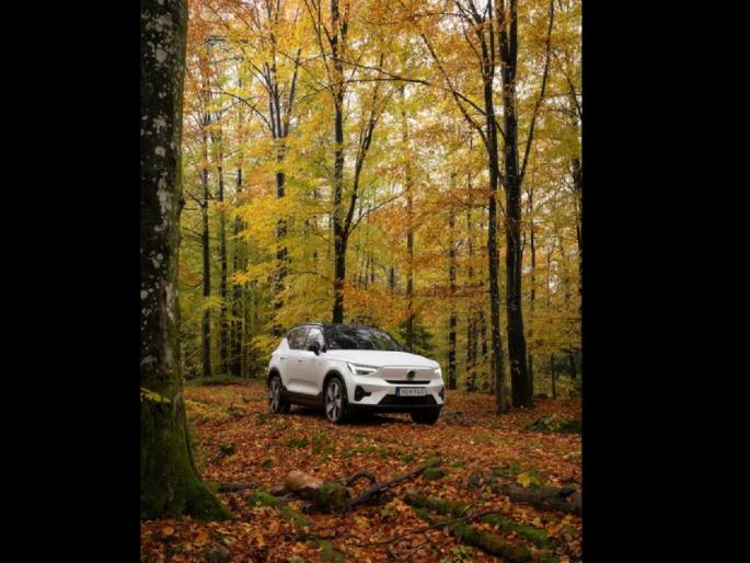 Volvo Cars India launches new variant of XC40 available at a starting price of Rs 54 95 lakh ex showroom | वॉल्वो कार इंडियातर्फे XC40 चे नवे व्हेरिएंट सादर, 54.95 लाख रुपयांच्या प्रारंभिक एक्स शोरूम किंमतीत उपलब्ध Volvo Cars India launches new variant of XC40 available at a starting price of Rs 54 95 lakh ex showroom | वॉल्वो कार इंडियातर्फे XC40 चे नवे व्हेरिएंट सादर, 54.95 लाख रुपयांच्या प्रारंभिक एक्स शोरूम किंमतीत उपलब्ध