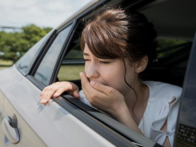 What is the vomiting reason while travelling Know the reason | प्रवासात मळमळ किंवा उलटीसारखं वाटण्याची 'ही' कारणे तुम्हाला माहीत नसतील! What is the vomiting reason while travelling Know the reason | प्रवासात मळमळ किंवा उलटीसारखं वाटण्याची 'ही' कारणे तुम्हाला माहीत नसतील!