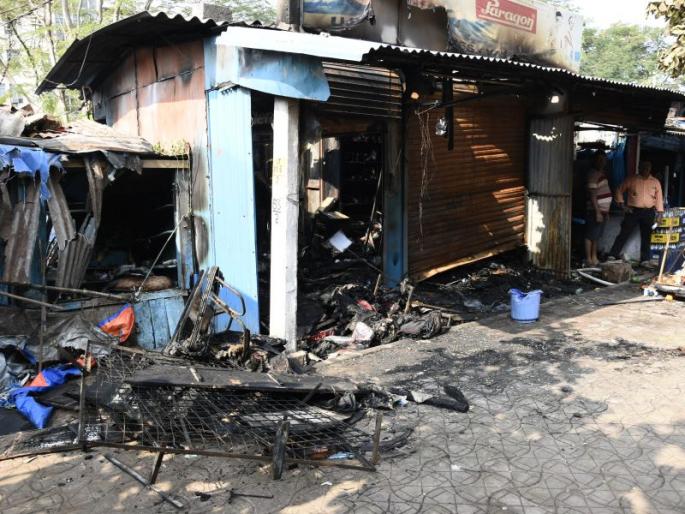 Four shops of Vasco used to burn in the fire | वास्कोतील चार दुकाने आगीत भस्म Four shops of Vasco used to burn in the fire | वास्कोतील चार दुकाने आगीत भस्म