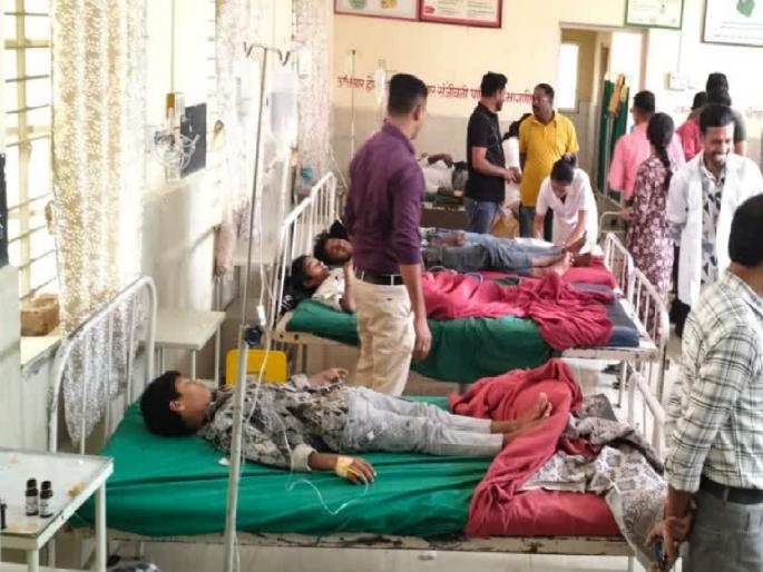 23 students of government residential school poisoned in vita Sangli, treatment underway at Vita Rural Hospital | Sangli: शासकीय निवासी शाळेतील २३ विद्यार्थ्यांना विषबाधा, विटा ग्रामीण रुग्णालयात उपचार सुरू  23 students of government residential school poisoned in vita Sangli, treatment underway at Vita Rural Hospital | Sangli: शासकीय निवासी शाळेतील २३ विद्यार्थ्यांना विषबाधा, विटा ग्रामीण रुग्णालयात उपचार सुरू