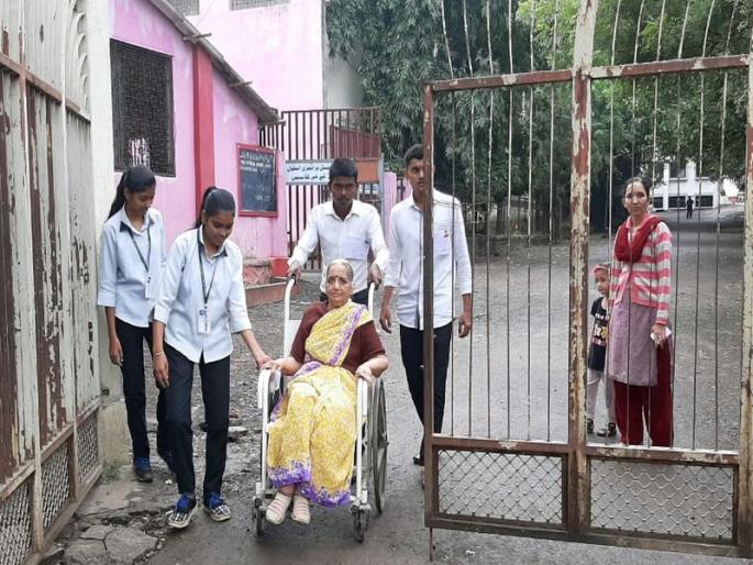 Conveniently equipped polling stations; Efforts to avoid inconvenience | सोयी-सुविधांनी सज्ज मतदान केंद्रे; गैरसोय टाळण्याचा पुरेपुर प्रयत्न Conveniently equipped polling stations; Efforts to avoid inconvenience | सोयी-सुविधांनी सज्ज मतदान केंद्रे; गैरसोय टाळण्याचा पुरेपुर प्रयत्न