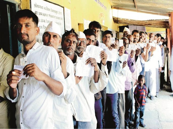 62.15 percent polling for Latur; The boycott of three villages remained | लातूरसाठी ६२.१५ टक्के मतदान; तीन गावांचा बहिष्कार राहिला कायम 62.15 percent polling for Latur; The boycott of three villages remained | लातूरसाठी ६२.१५ टक्के मतदान; तीन गावांचा बहिष्कार राहिला कायम