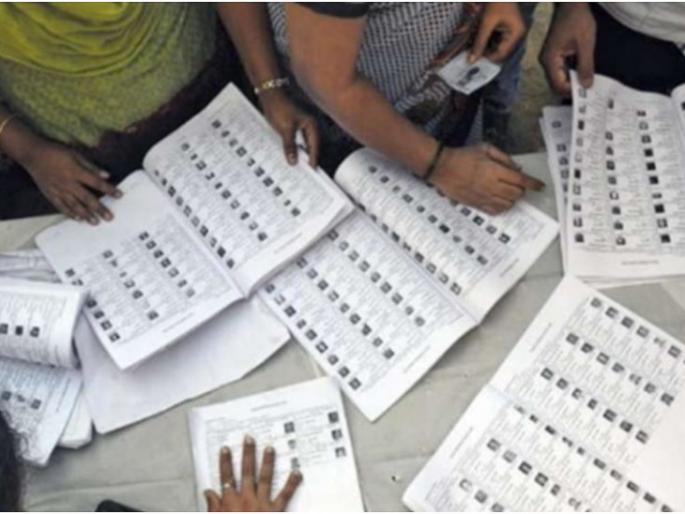Responsibility for the ruckus and Election Commission of voters lists | मतदार याद्यांमधील घोळ अन् निवडणूक आयोगाची जबाबदारी Responsibility for the ruckus and Election Commission of voters lists | मतदार याद्यांमधील घोळ अन् निवडणूक आयोगाची जबाबदारी