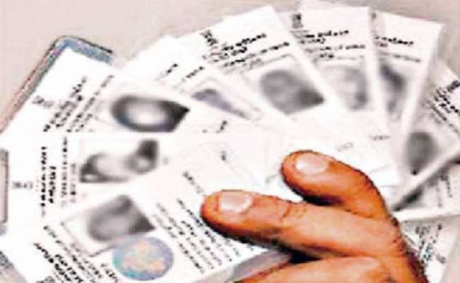 Clothes to increase the voting percentage | मतदानाचा टक्का वाढविण्यासाठी क्लृप्त्या Clothes to increase the voting percentage | मतदानाचा टक्का वाढविण्यासाठी क्लृप्त्या