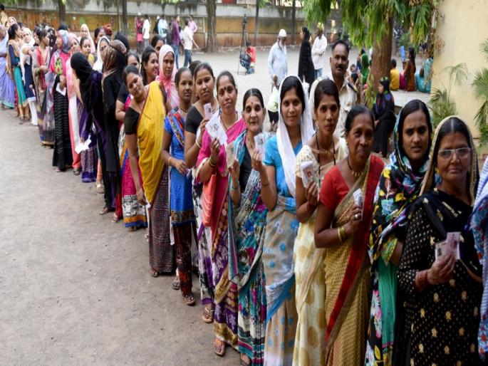 Percent increase in Nashik, Dindori polls; Range till late evening | टक्का वाढला : नाशिक, दिंडोरीत अंदाजे ६२ टक्के मतदान; सायंकाळी उशीरापर्यंत रांगा