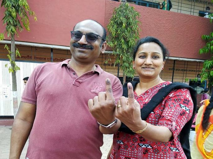 Demand Due to Democracy Right from Germany | लोकशाहीचा हक्क बजावण्यासाठी थेट जर्मनीहून नाशकात Demand Due to Democracy Right from Germany | लोकशाहीचा हक्क बजावण्यासाठी थेट जर्मनीहून नाशकात