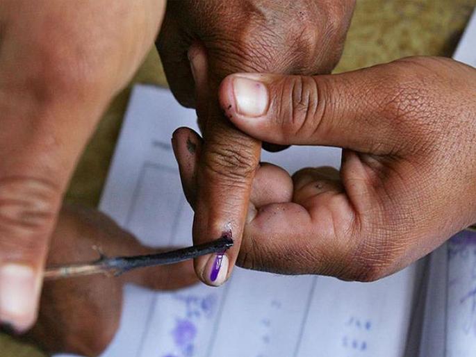 Maharashtra Election 2019 employee can file compliant if not getting leave on voting day | Maharashtra Election 2019: मतदानादिवशी सुट्टी नाहीए?, कर्मचाऱ्यांनो 'इथं' करा तक्रार  Maharashtra Election 2019 employee can file compliant if not getting leave on voting day | Maharashtra Election 2019: मतदानादिवशी सुट्टी नाहीए?, कर्मचाऱ्यांनो 'इथं' करा तक्रार