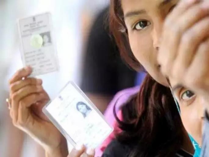 Youth ready for voting rights About one thousand people participated in voter registration | मतदान हक्कासाठी तरुण सज्ज; मतदार नोंदणीत तब्बल एक हजार जणांचा सहभाग Youth ready for voting rights About one thousand people participated in voter registration | मतदान हक्कासाठी तरुण सज्ज; मतदार नोंदणीत तब्बल एक हजार जणांचा सहभाग