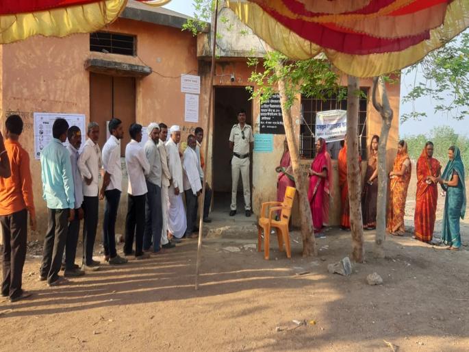 Voting started in Parbhani district in a spirited atmosphere, 9.72 percent polling till 9 am | परभणी जिल्ह्यात उत्साहपूर्ण वातावरणात मतदानाला सुरुवात, नऊ वाजेपर्यंत ९.७२ टक्के मतदान Voting started in Parbhani district in a spirited atmosphere, 9.72 percent polling till 9 am | परभणी जिल्ह्यात उत्साहपूर्ण वातावरणात मतदानाला सुरुवात, नऊ वाजेपर्यंत ९.७२ टक्के मतदान