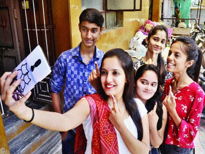 62 percent polling in the state; EVM Impairment Complaint | राज्यात सरासरी ६२ टक्के मतदान; ईव्हीएम बिघडल्याच्या तक्रारी 62 percent polling in the state; EVM Impairment Complaint | राज्यात सरासरी ६२ टक्के मतदान; ईव्हीएम बिघडल्याच्या तक्रारी