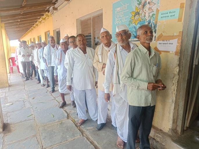 Buldhana: Voting for five market committees begins, speed of voting picks up after afternoon | Buldhana: पाच बाजार समित्यांसाठी मतदानास प्रारंभ, दुपारनंतर वाढली मतदानाची गती Buldhana: Voting for five market committees begins, speed of voting picks up after afternoon | Buldhana: पाच बाजार समित्यांसाठी मतदानास प्रारंभ, दुपारनंतर वाढली मतदानाची गती