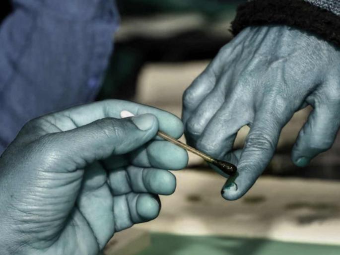 How voting was done in the first four hours in five constituencies in the state, see the statistics | राज्यातील पाच मतदारसंघामध्ये पहिल्या चार तासांत कसे झाले मतदान, पाहा आकडेवारी How voting was done in the first four hours in five constituencies in the state, see the statistics | राज्यातील पाच मतदारसंघामध्ये पहिल्या चार तासांत कसे झाले मतदान, पाहा आकडेवारी