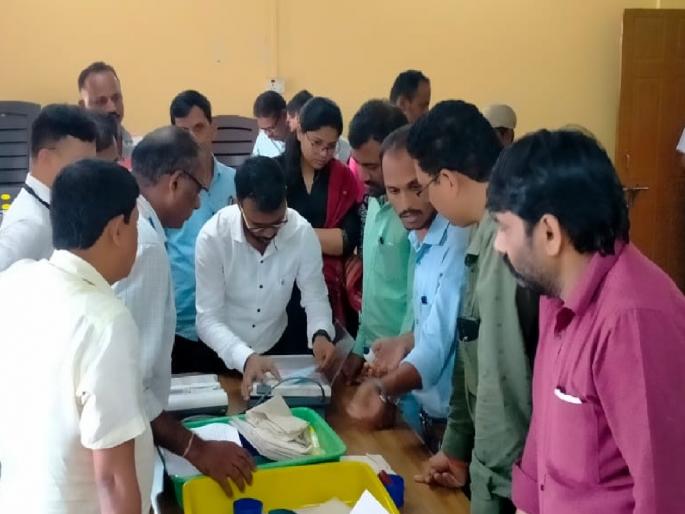 Voting for Otav and Belne Khurd village panchayats in Kankavali taluka on Sunday | Gram Panchayat Election: कणकवली तालुक्यात आठ केंद्रांवर रविवारी होणार मतदान; ईव्हीएम मशीन सील Voting for Otav and Belne Khurd village panchayats in Kankavali taluka on Sunday | Gram Panchayat Election: कणकवली तालुक्यात आठ केंद्रांवर रविवारी होणार मतदान; ईव्हीएम मशीन सील