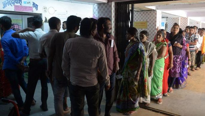 Lok Sabha Election 2019: In Nagpur, 62% and Ramtek 56% polling | Lok Sabha Election 2019 : नागपुरात ६२ टक्के, तर रामटेकमध्ये ५६ टक्के मतदान Lok Sabha Election 2019: In Nagpur, 62% and Ramtek 56% polling | Lok Sabha Election 2019 : नागपुरात ६२ टक्के, तर रामटेकमध्ये ५६ टक्के मतदान