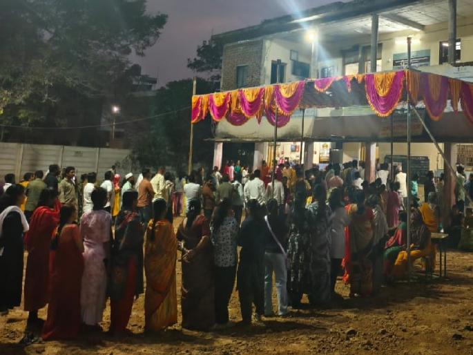 78 percent voting for ten municipalities and three nagar panchayats in Kolhapur district | Local Body Election Voting: कोल्हापूर जिल्ह्यात ईर्ष्येने ७८.८७ टक्के मतदान; काही ठिकाणी हमरीतुमरी, बाचाबाची, पोलिसांचा सौम्य लाठीचार्ज 78 percent voting for ten municipalities and three nagar panchayats in Kolhapur district | Local Body Election Voting: कोल्हापूर जिल्ह्यात ईर्ष्येने ७८.८७ टक्के मतदान; काही ठिकाणी हमरीतुमरी, बाचाबाची, पोलिसांचा सौम्य लाठीचार्ज