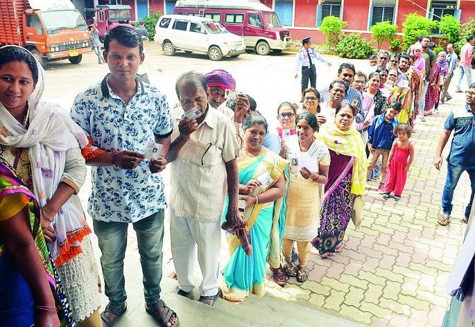 Maharashtra Assembly Election 2019: North Nagpur: Multiple Questions in North: Voting 51.11% | Maharashtra Assembly Election 2019 : उत्तर नागपूर :'उत्तर'मध्ये प्रश्न अनेक : मतदान ५१.११ % Maharashtra Assembly Election 2019: North Nagpur: Multiple Questions in North: Voting 51.11% | Maharashtra Assembly Election 2019 : उत्तर नागपूर :'उत्तर'मध्ये प्रश्न अनेक : मतदान ५१.११ %