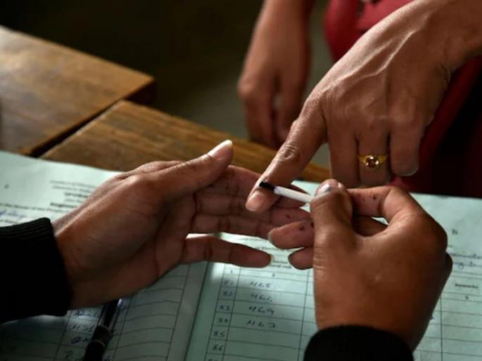 Submit polling report by May 16 2 hours holiday for employees providing essential services of the municipality | मतदान केल्याचा अहवाल १६ मेपर्यंत सादर करा; पालिकेच्या अत्यावश्यक सेवा देणाऱ्या कर्मचाऱ्यांना २ तास सुट्टी Submit polling report by May 16 2 hours holiday for employees providing essential services of the municipality | मतदान केल्याचा अहवाल १६ मेपर्यंत सादर करा; पालिकेच्या अत्यावश्यक सेवा देणाऱ्या कर्मचाऱ्यांना २ तास सुट्टी