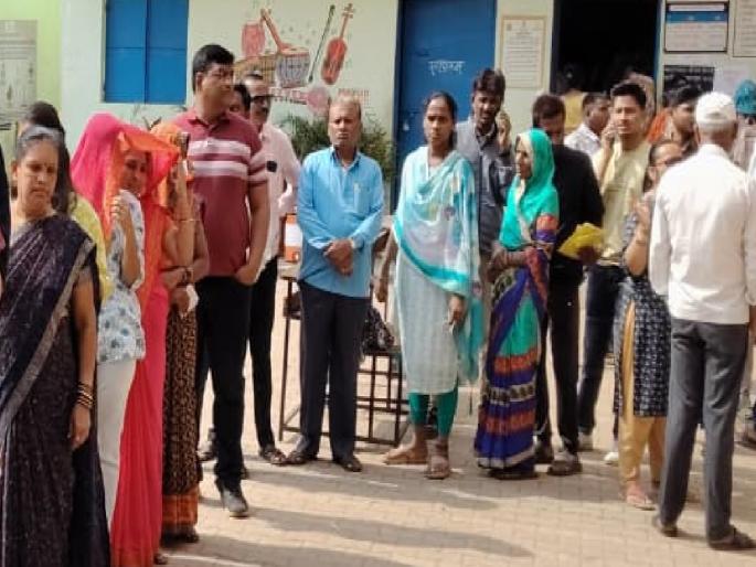 Less voting of women in Satara District Municipality Nagar Panchayat elections | Local Body Election: लाडक्या बहिणी रुसून बसल्या, सातारा जिल्ह्यात मतांचा टक्का घसरला