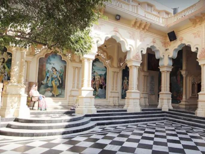CoronaVirus ISKCON temple in Vrindavan sealed as 22 people including priests test COVID 19 positive | CoronaVirus News: २२ जण पॉझिटिव्ह; इस्कॉनचे मंदिर सील CoronaVirus ISKCON temple in Vrindavan sealed as 22 people including priests test COVID 19 positive | CoronaVirus News: २२ जण पॉझिटिव्ह; इस्कॉनचे मंदिर सील
