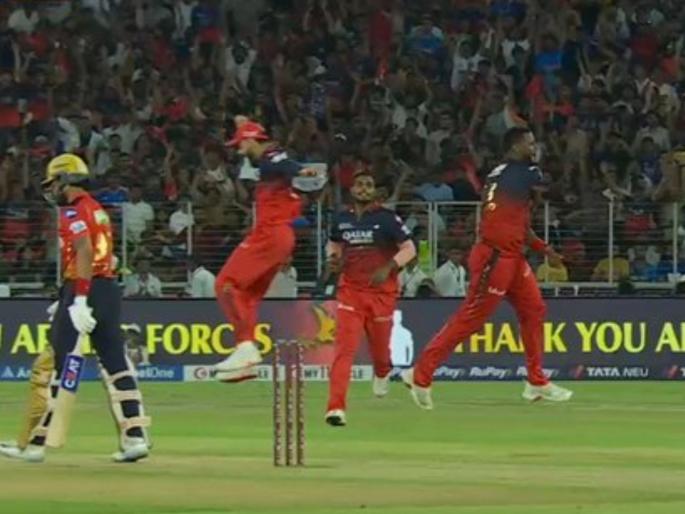 IPL 2025 RCB vs PBKS Final Virat Kohli Iconic Jump After Shreyas Iyer Got Out By Romario Shepherd RCB Feel Like Win Trophy Watch | IPL 2025 Final: अय्यरची विकेट अन् विराटसह RCB च्या ताफ्यात ट्रॉफी हाती आल्याचं फिल (VIDEO)